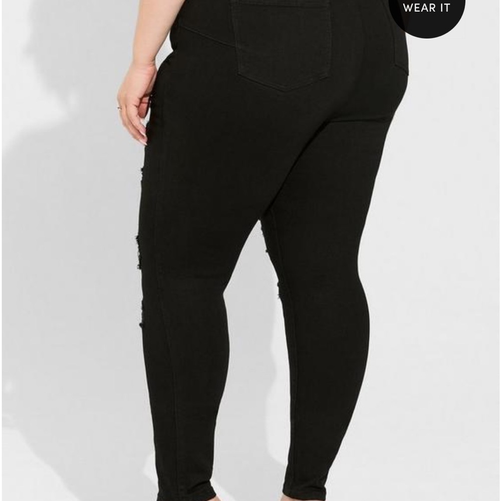 Torrid Bombshell Skinny Premium Stretch High-Rise Destructed Jean extra short - Picture 3 of 5